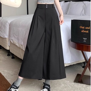 【送料無料】 ワイドパンツ 2色 フレア Aライン ガウチョ ボトム ロング 薄手生地 かわいい 大人可愛い 大人女子 綺麗 シンプル カジュアル 大人 上品 おしゃれ お洒落 こなれ感 ラフ コンサバ 着痩せ ヘルシー 無地 夏 20代 30代 40代 レディース 女性用 ママ デート お出かけ 女子会 お呼ばれ 休日 お茶会 授業参観 着回し 普段使い ファッション コーデ スタイル 楽ちん 体型カバー 定番 デイリーユース オーバーシルエット 垢抜け 動きやすい ブラック グレー 大人カラー