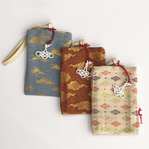 「私のお守りの袋」ふくこより＜鶴＞付き　　大切なものを入れてときどき持ち歩く小さな袋　【鳥居株式会社】