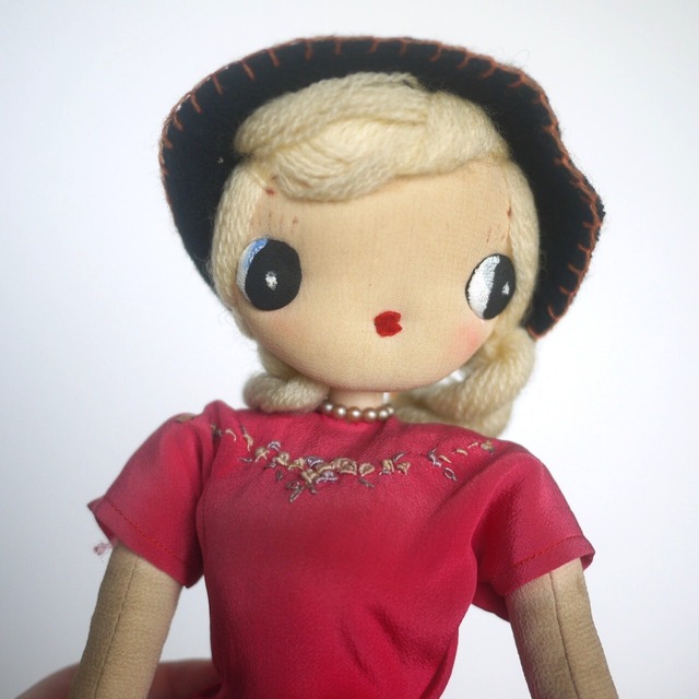 バラ色ドレスの女の子　ポーズ人形人形　レトロ昭和