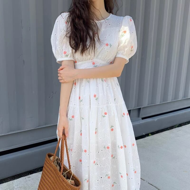 ワンピース レディース ロングワンピース 半袖 パフスリーブ ラウンドネック 刺繍 ハイウエスト かわいい 大人可愛い きれいめ 上品 エレガント 清楚 フェミニン おしゃれ お洒落 ナチュラル こなれ感 ロマンチック 抜け感 華やか 主役級 存在感 小花柄 フラワー OL 通勤 学生 通学 デート お出かけ 女子会 リゾート 旅行 カフェ巡り お買い物 S M L ホワイト 白 春 夏 10代 20代 30代 韓国 韓国系 着回し 普段使い 体型カバー モテ トレンド 流行 インスタ 送料無料