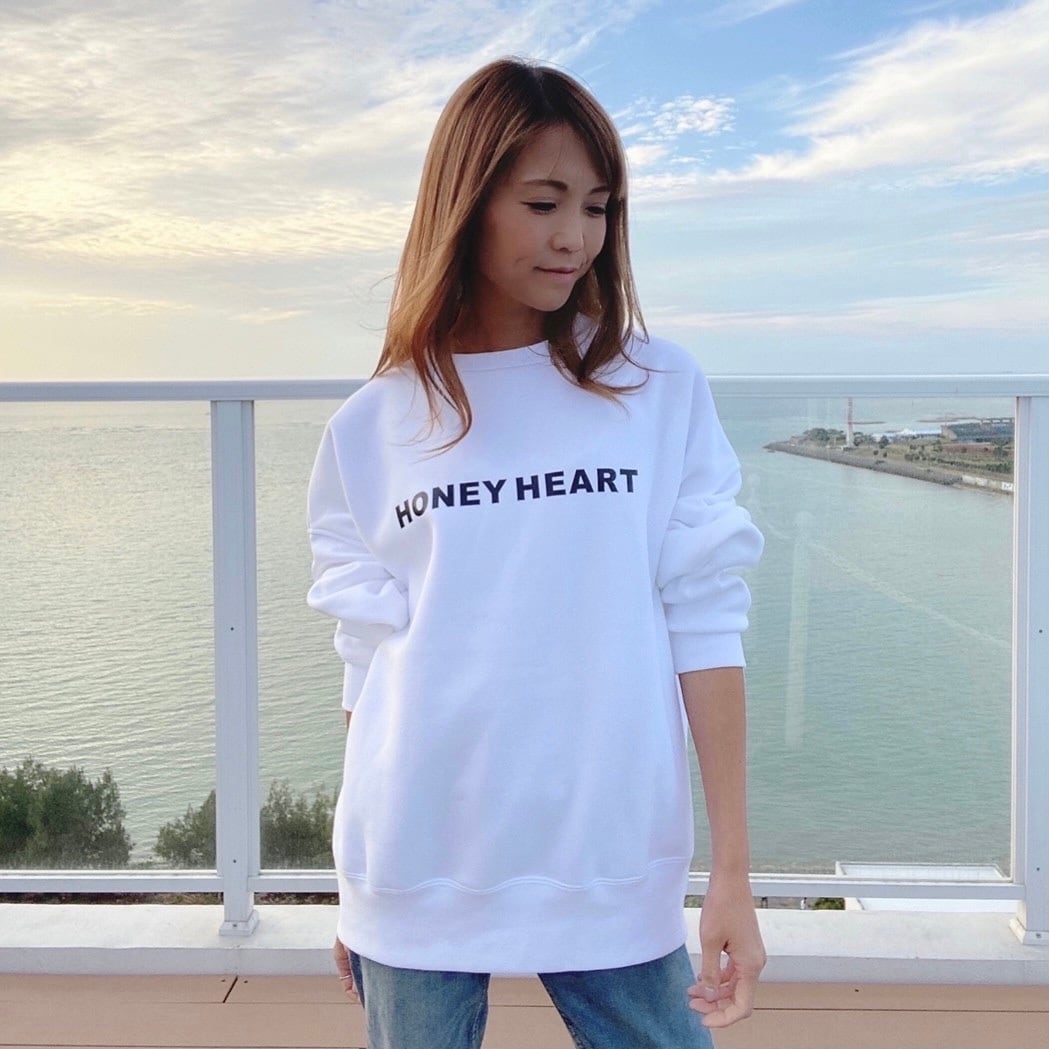 【Honey heart】ビッグシルエット ロゴスウェット クルーネック（白×黒ロゴ） | Honey heart Official Online  Store ｜ブランド　 powered by BASE