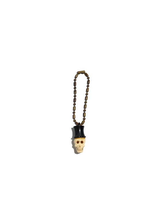 KEYCHAIN OF A SKULL WEARING A HAT