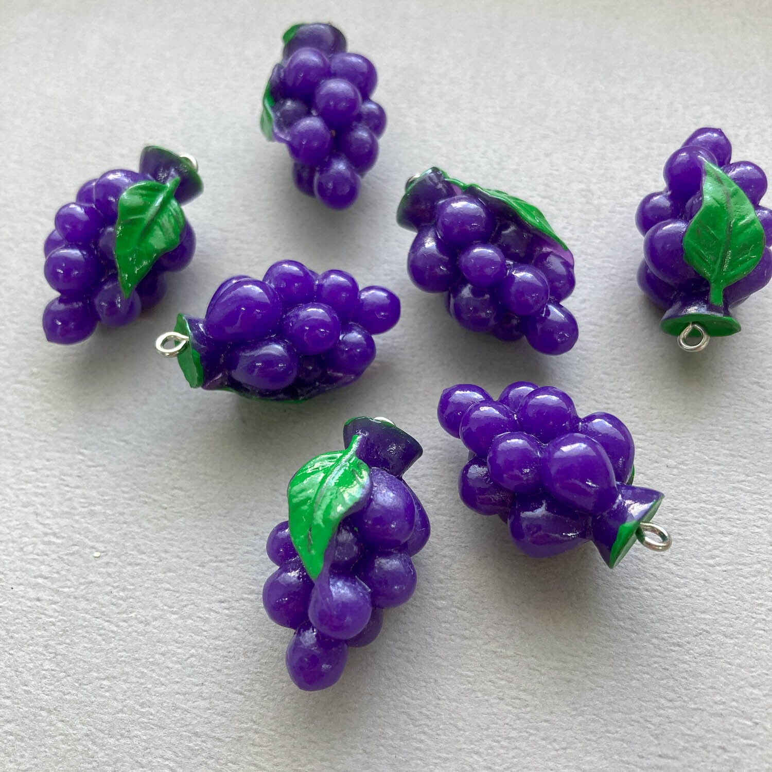 再入荷〉紫ぶどうのチャーム | Dua-アクセサリーパーツショップ