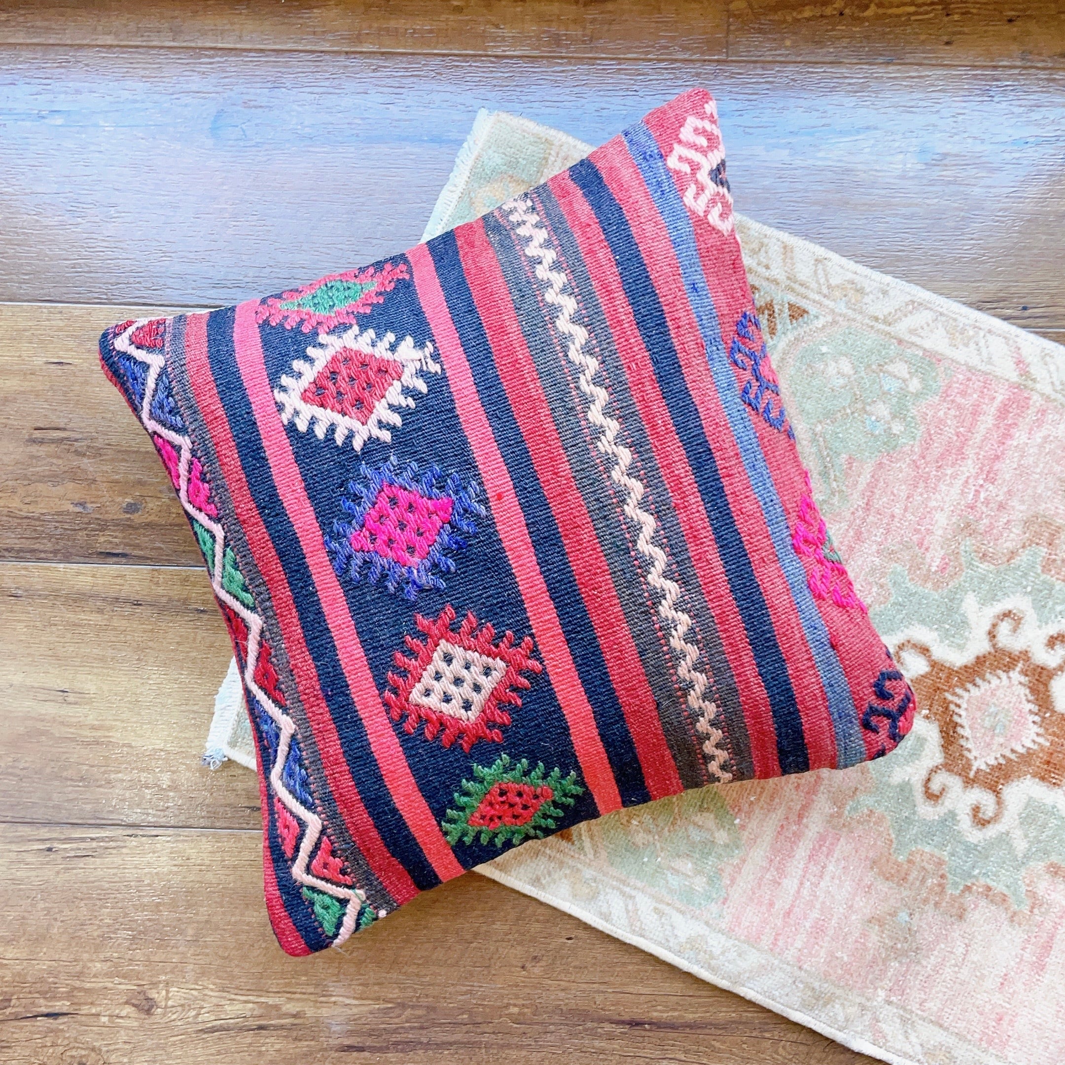 ○オールドキリムクッションカバー○ | トルコ雑貨☪︎esma