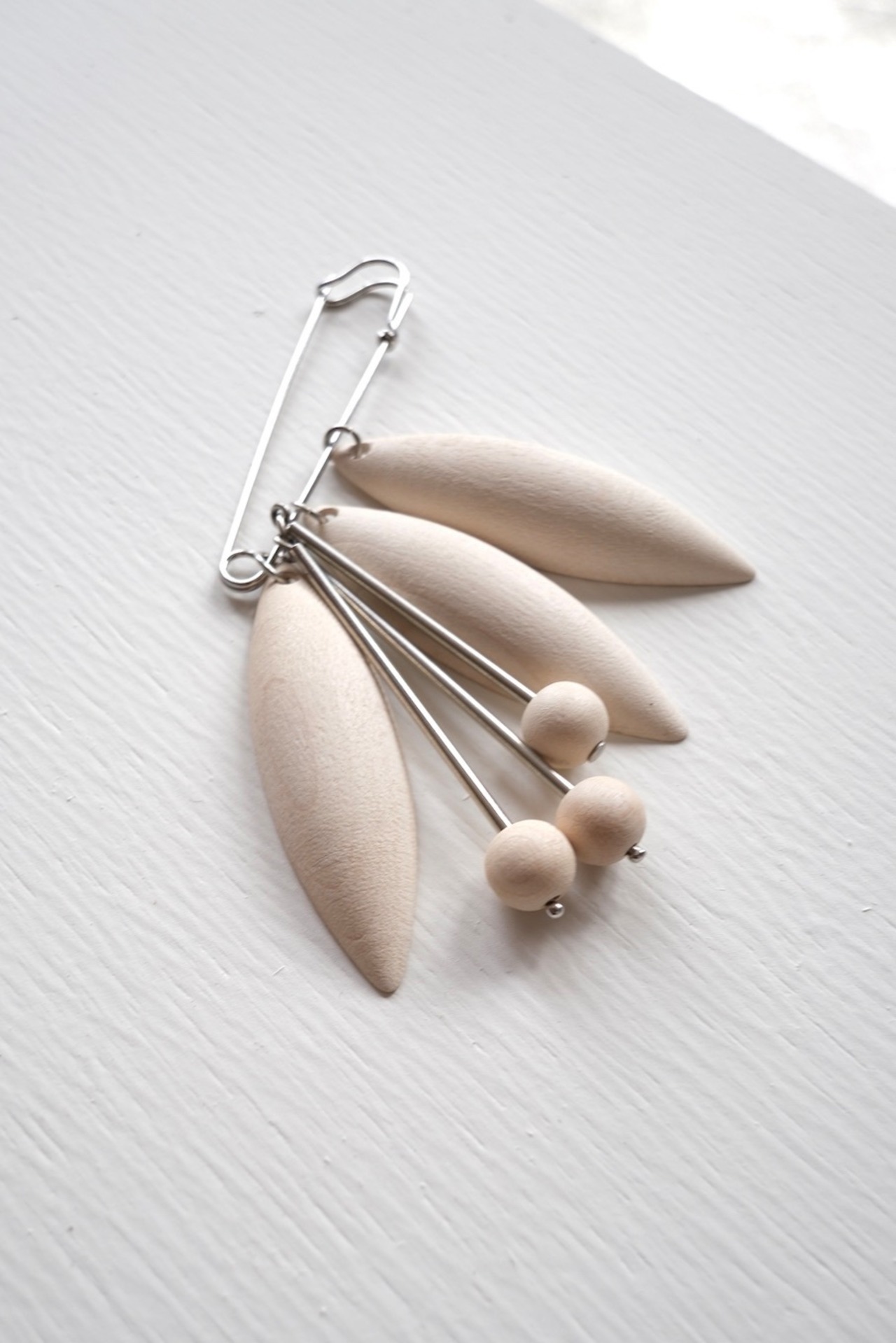 Aarikka white leaf brooch