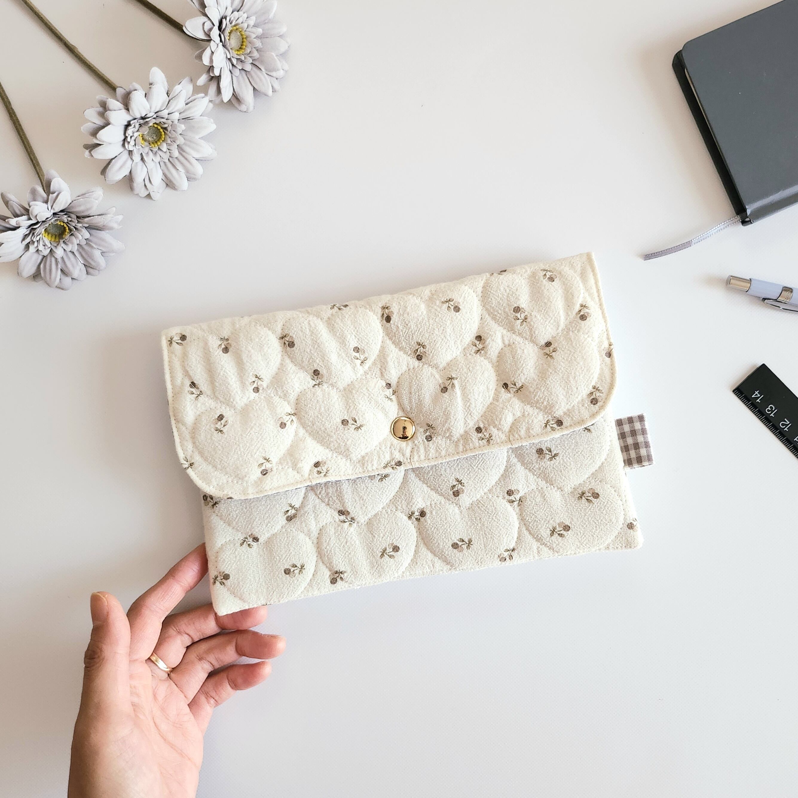 さくらんぼハートキルトの母子手帳ケース/マルチケース/通帳ケース/パスポートケース ヌビキルト 出産祝い