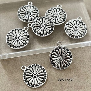 【2個】コンチョ風フラワーシルバーチャーム