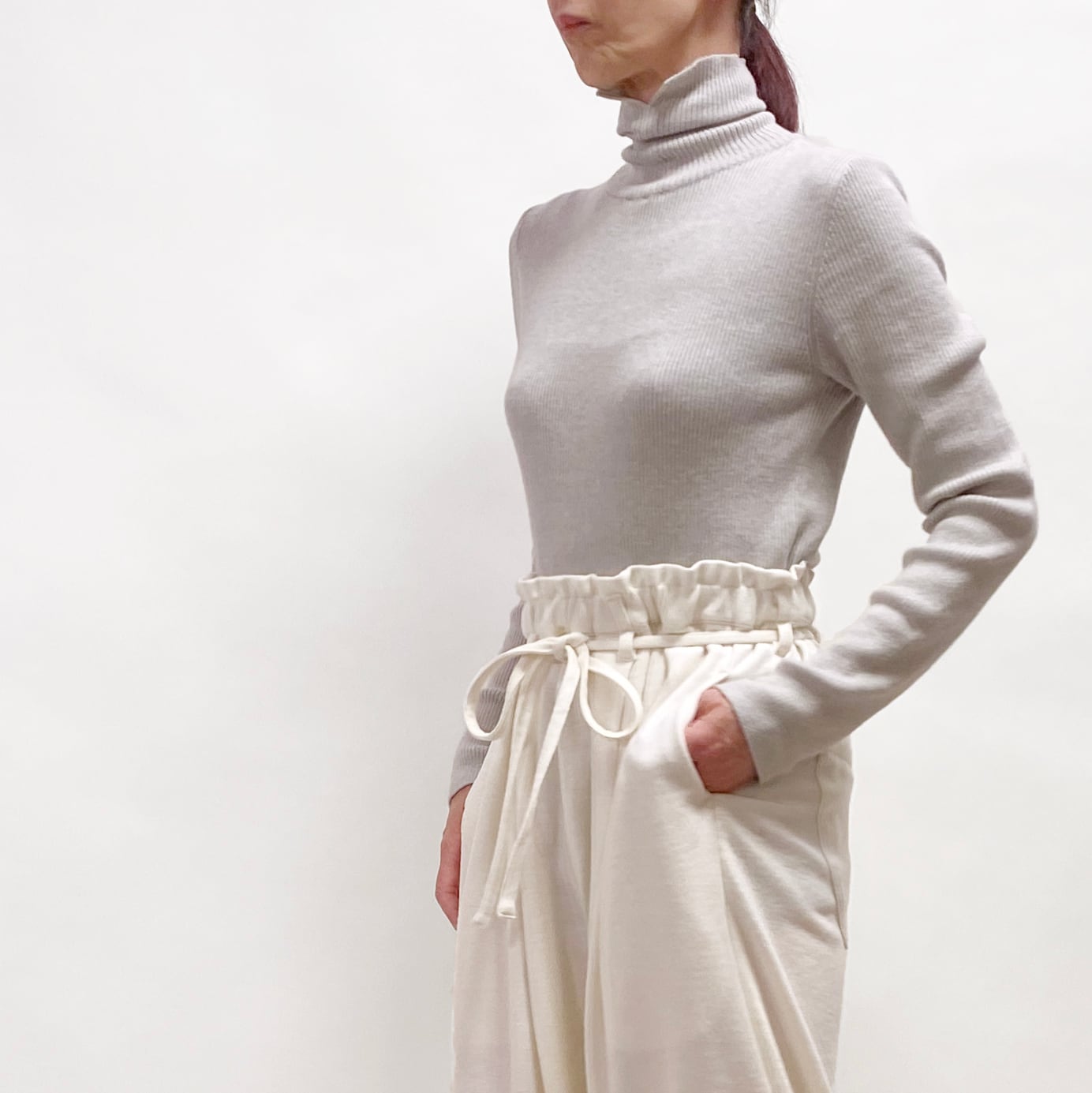 YONFA コットンカシミヤリブタートル (white) YONFA コットンカシミヤリブタートル (white) 新 発売ファッション