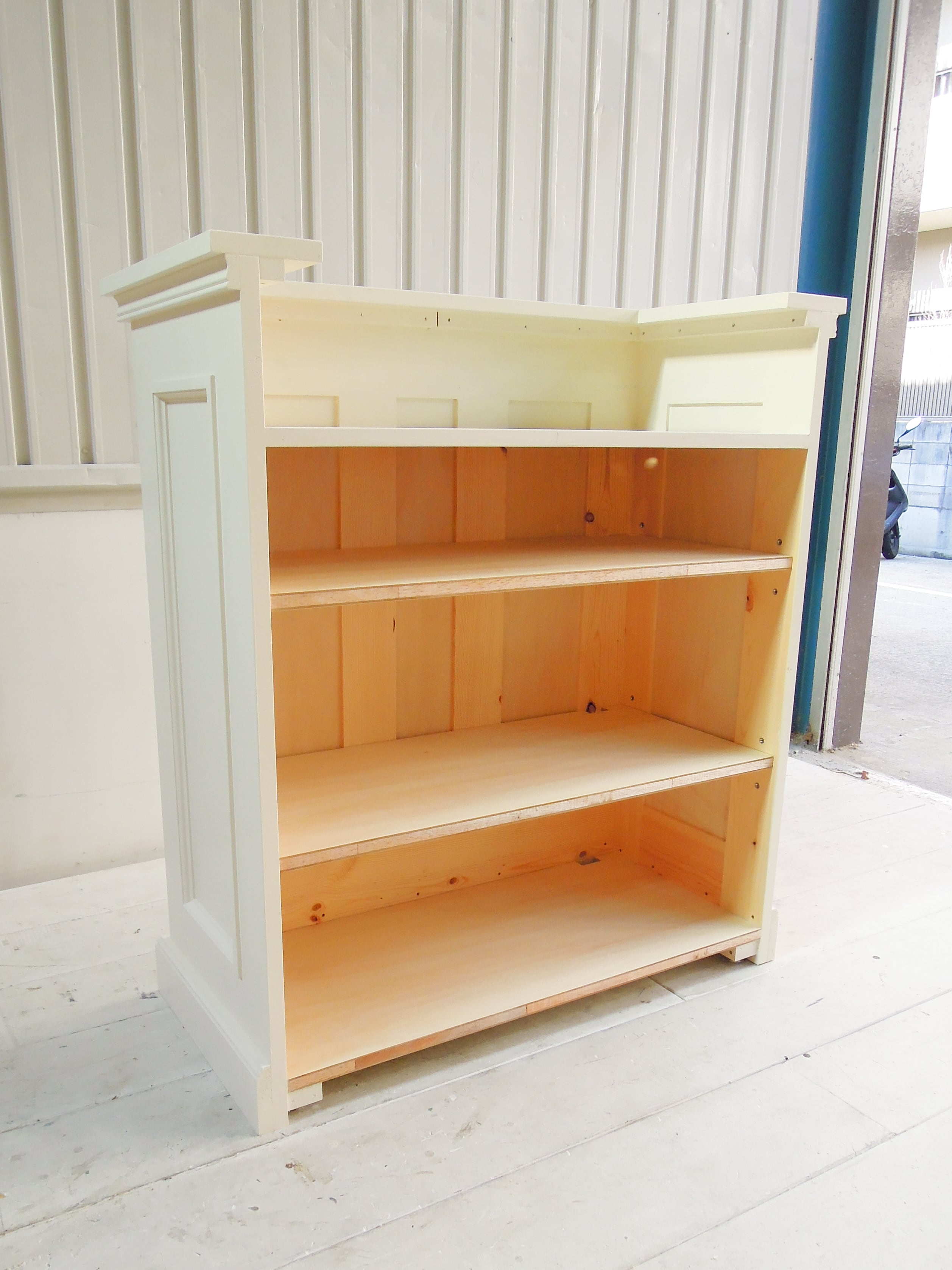 美容室木製店舗カウンター 淡いクリーム色 美容室木製店舗カウンター 淡いクリーム色