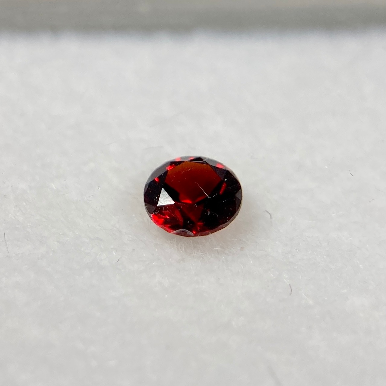 丸いスピネル 赤系 約3.2mm*2.2mm r-0294