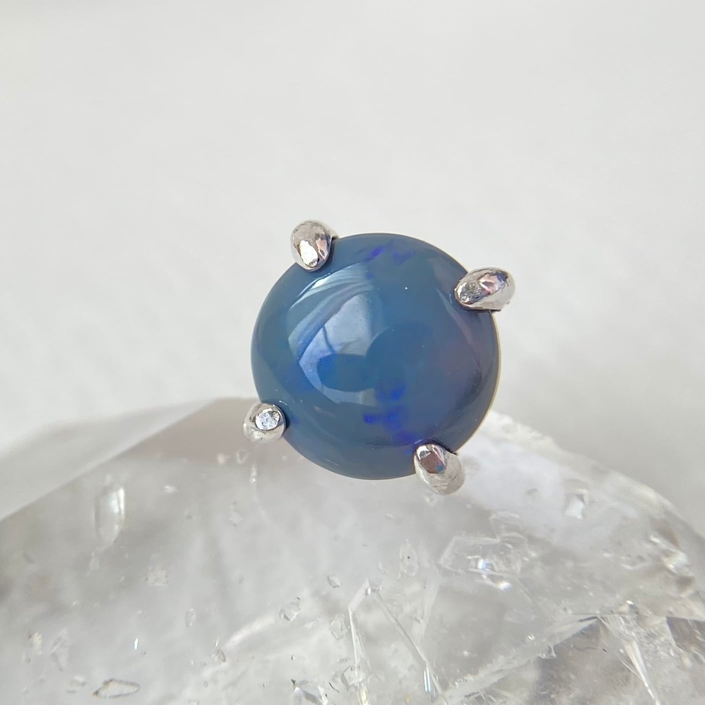 オーストラリアのブラックオパールピアス美品