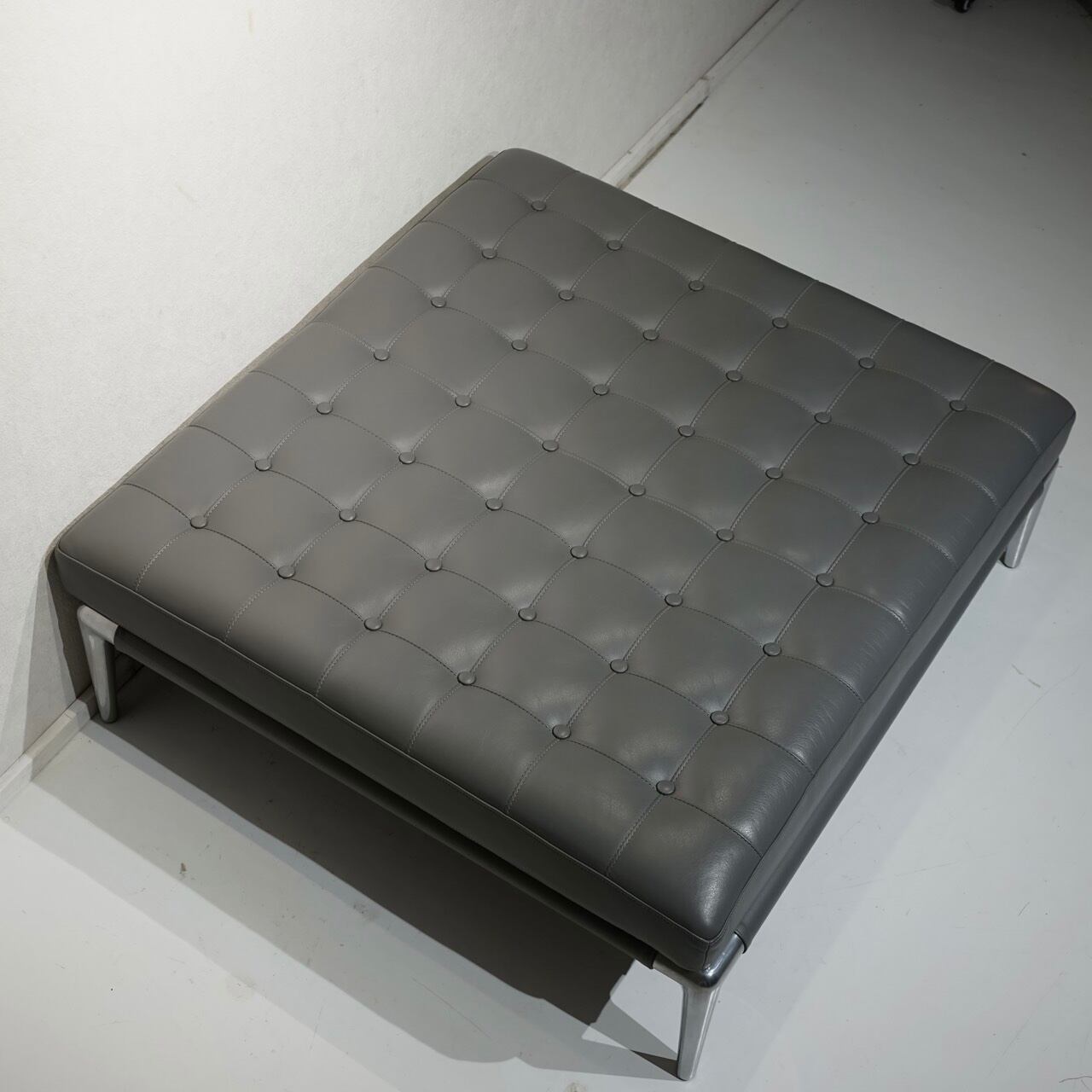 Cassina カッシーナ VOLAGE ヴォラージュ オットマン スツール 本革
