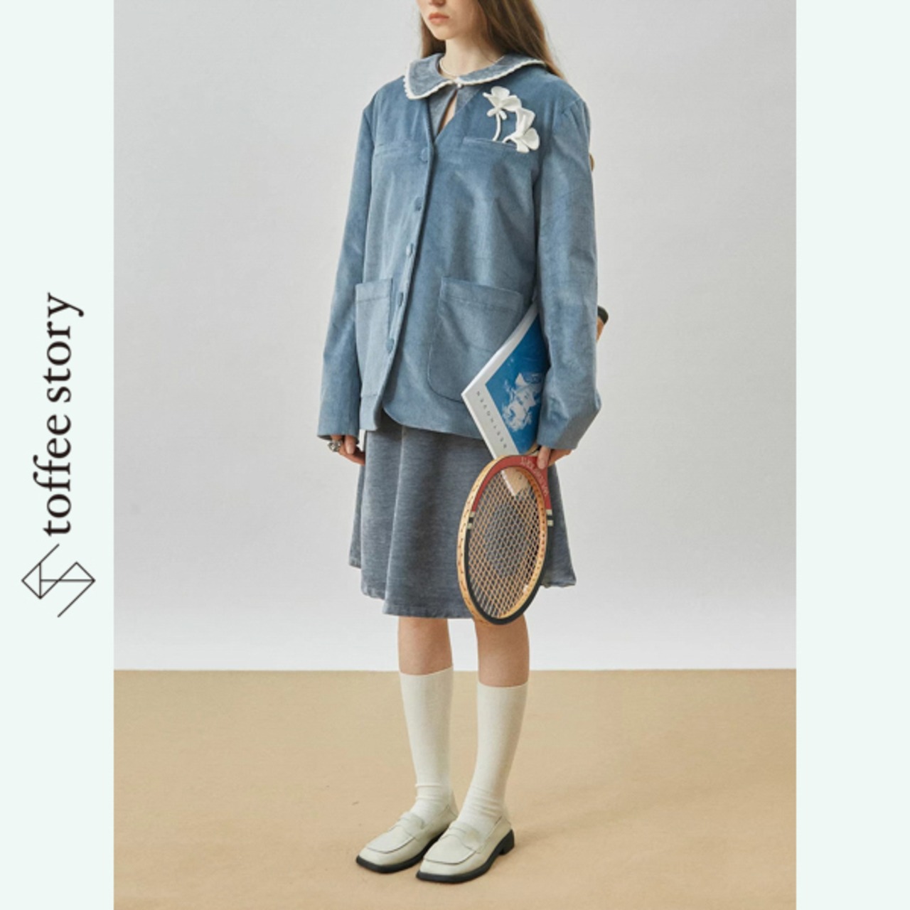 青い庭に咲く白影：花飾りコーデュロイジャケット《XU0263》