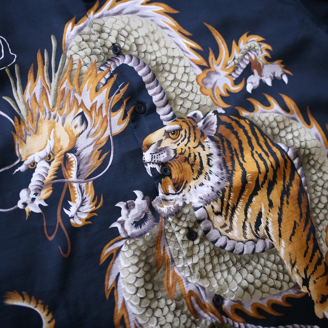 "龍×虎" black gloss fabric over silhouette h/s shirt