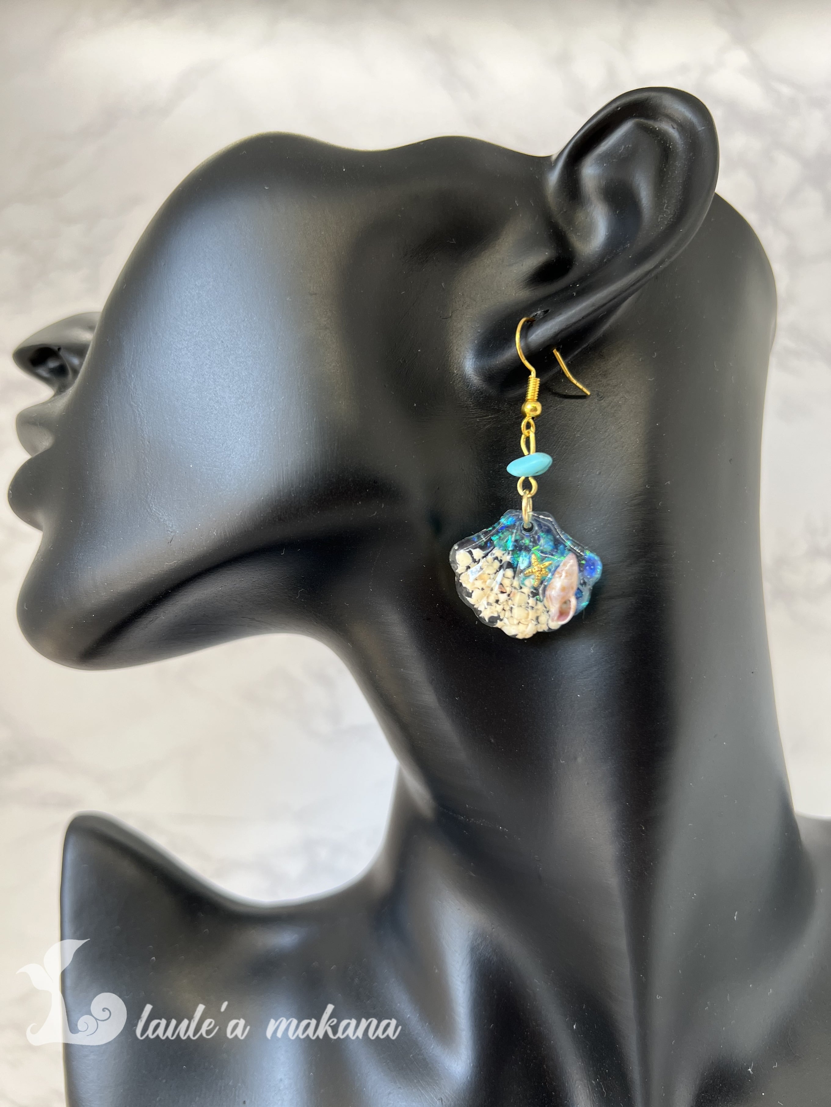 レジン × シェル ピアス | laule'a makana(ラウレアマカナ)