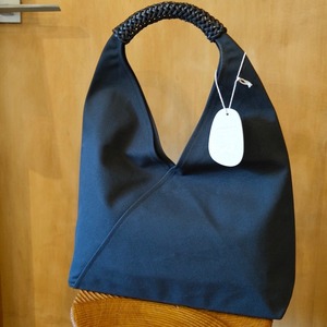 再入荷KAMAROAN(カマロアン)Woven Triangle Bag 58  Black