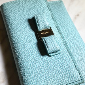 SALVATORE FERRAGAMO leather card case “vara bow”