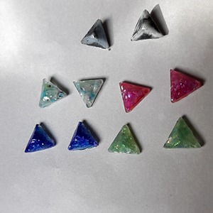 【5色】立体三角ピアス