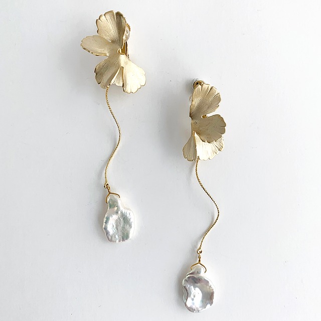 ゴールドパピヨン・淡水パールスイングイヤリング【TER-197-GO】