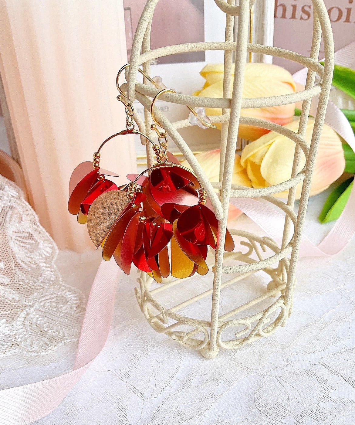 ゴージャス華やかレッド系⭐︎軽い！スパンコールピアス | sukonbu