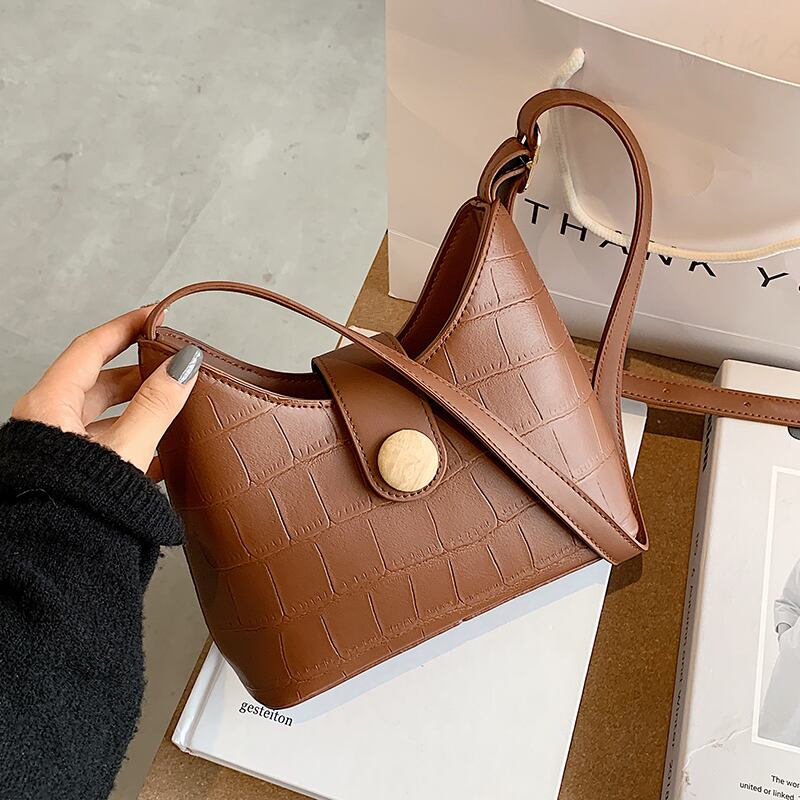 センスの小さなバッグ女性2020新しい流行のファッションワンショルダーアンダーアームバッグ香港スタイルのレトロなワイルドテクスチャメッセンジャーバッグ Tiancai_Wing_Bag11935244561