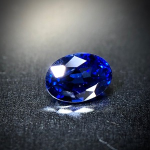 高貴なロイヤルブルーの輝き 0.20ct 天然 ブルーサファイア