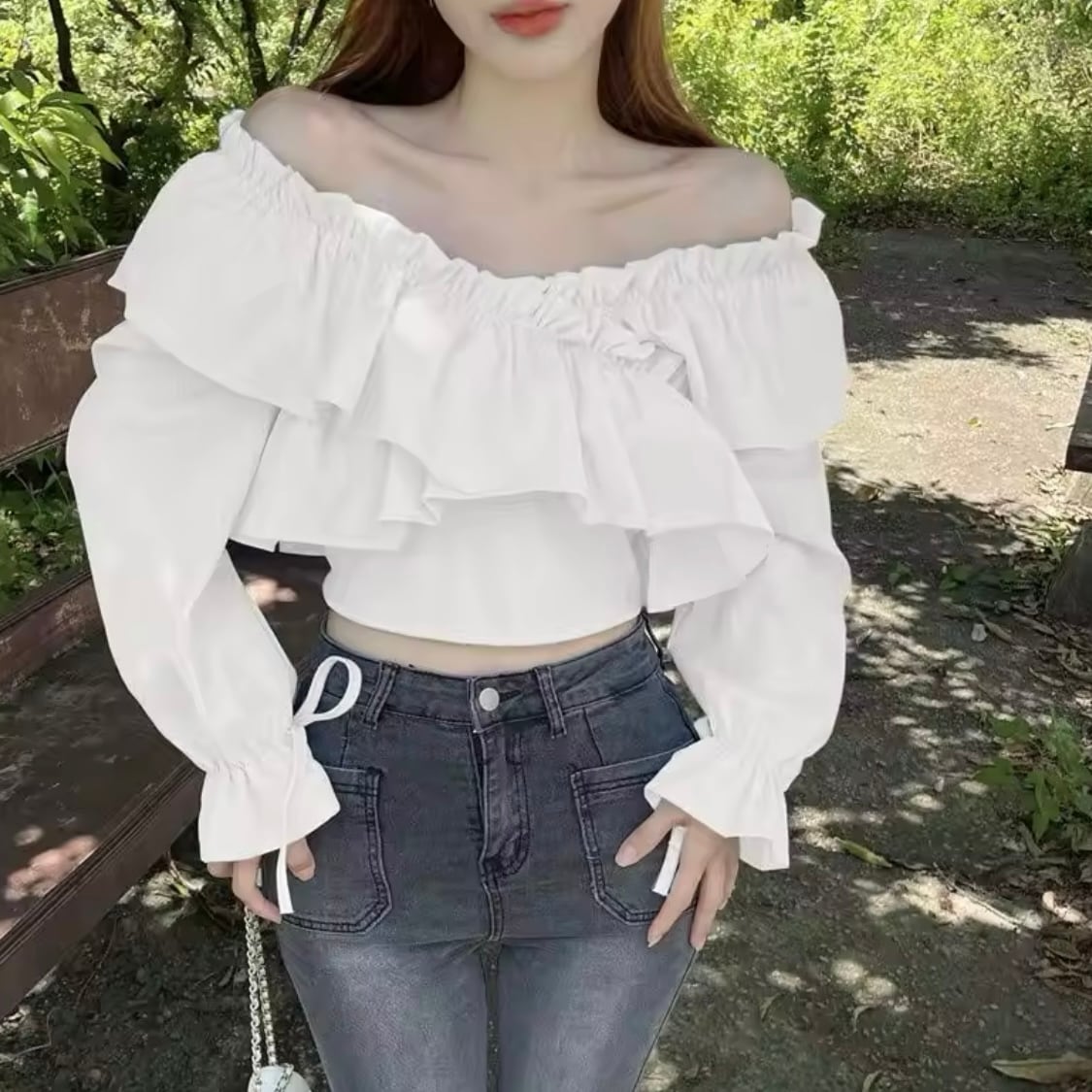 フリルギャザーオフショルクロップドブラウス
