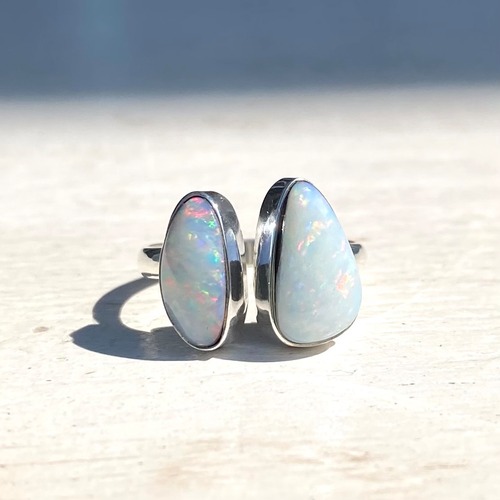 2粒オパールのフォークリング SV925