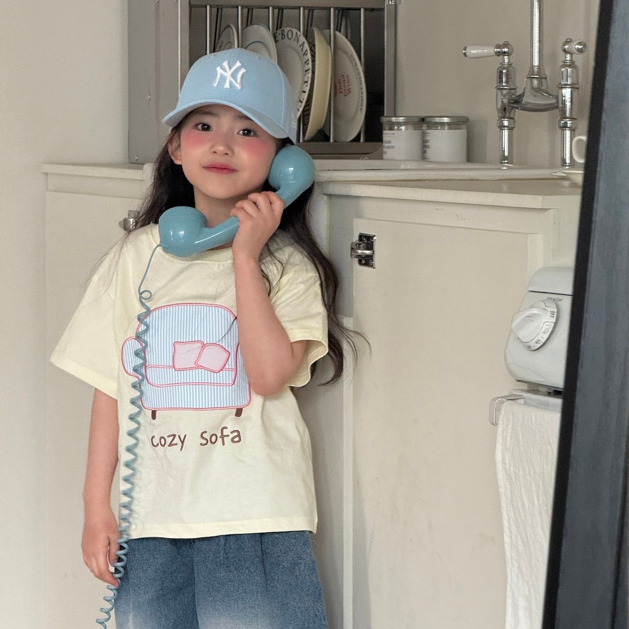 [ninibello] Cozy Sofa Short sleeve T-shirt +fee2 / [니니벨로] 코지쇼파반팔티