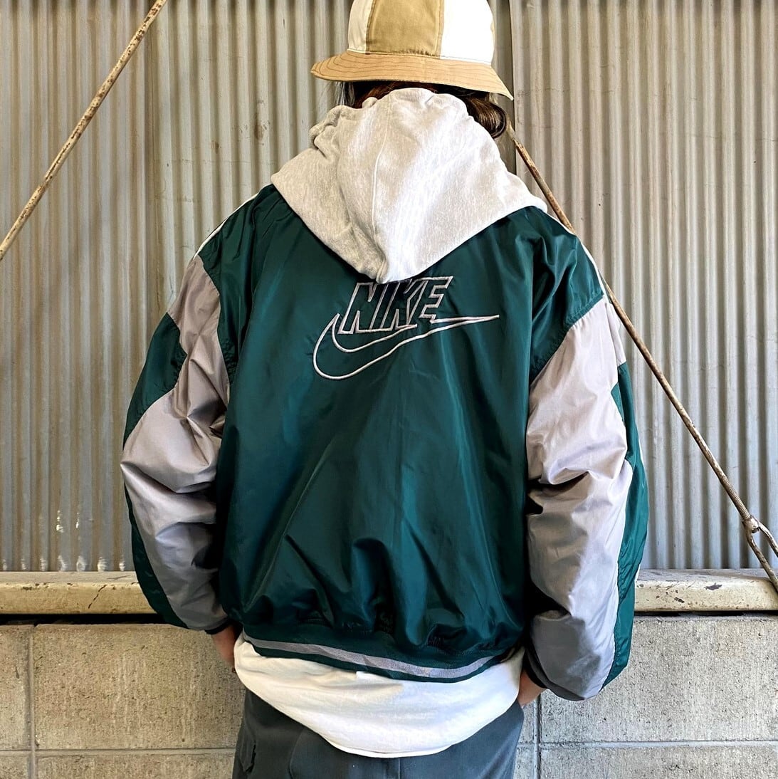 90年代 NIKE ナイキ ビッグスウォッシュロゴ ナイロン×スウェット リバーシブルジャケット メンズL相当 古着 90s ヴィンテージ ビンテージ  ナイロンジャケット スウェットパーカー スウォッシュロゴ刺繍 グリーン ライトグレー 緑色 灰色【ナイロンジャケット】 | cave ...