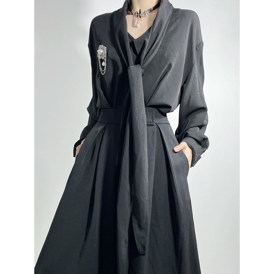 大人ゴシック ドレープブラウス&スカーフタイ セット (ブラック/ダークブラウン)非対称Vネック×光沢サテン ゴスロリ・ダークモード対応