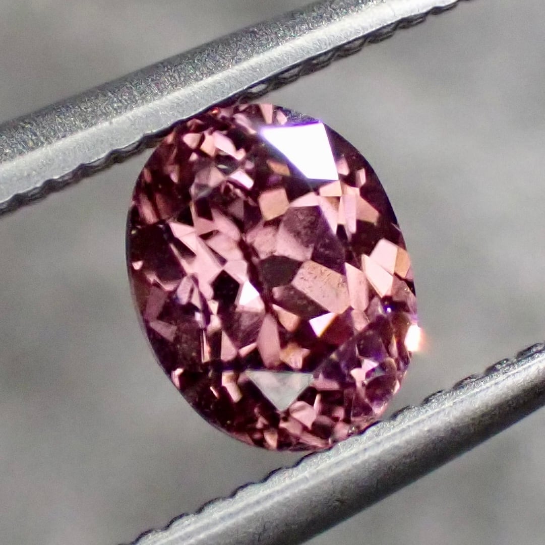 N83激レア美品✨silit シリットコンビセット　シラルガン　ローズピンク Red/Pink Zircon 4.8×3.9mm 0.56ct Cambodia | One Loose