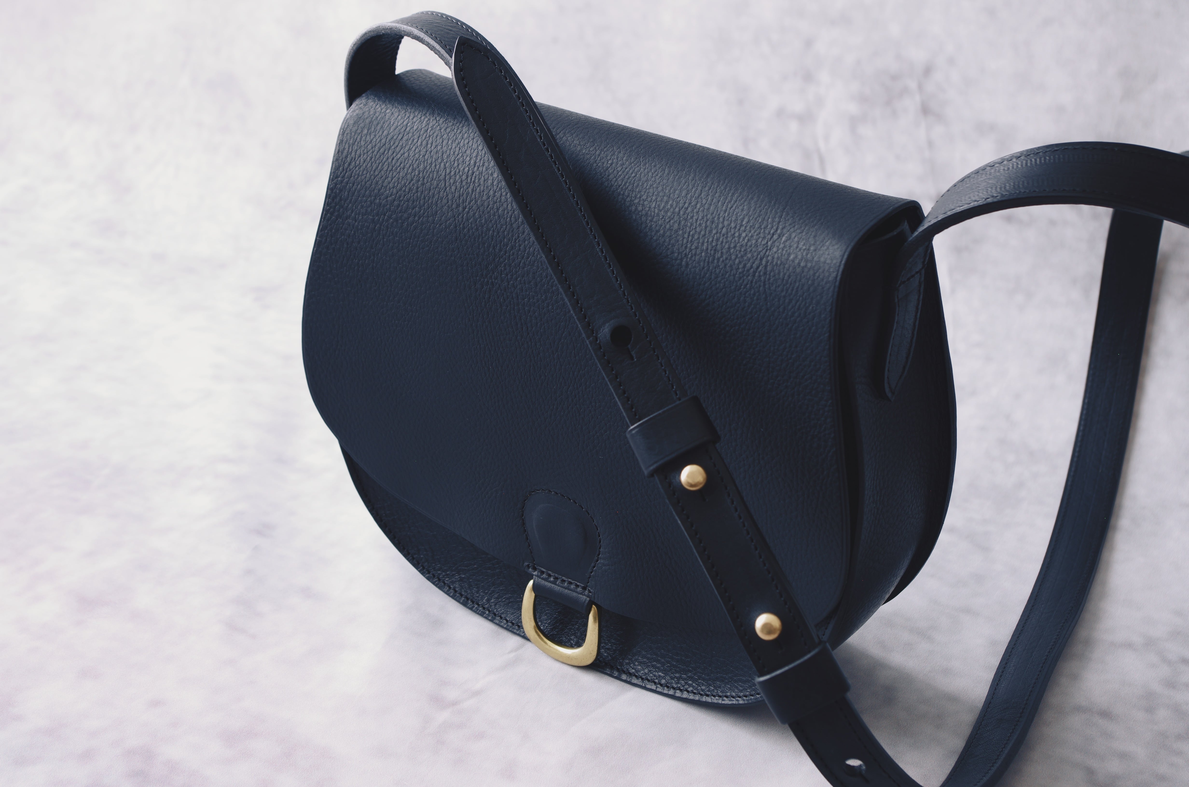 ラウンドショルダーバッグ】ショルダーバッグ 斜め掛け 肩掛け ラージ