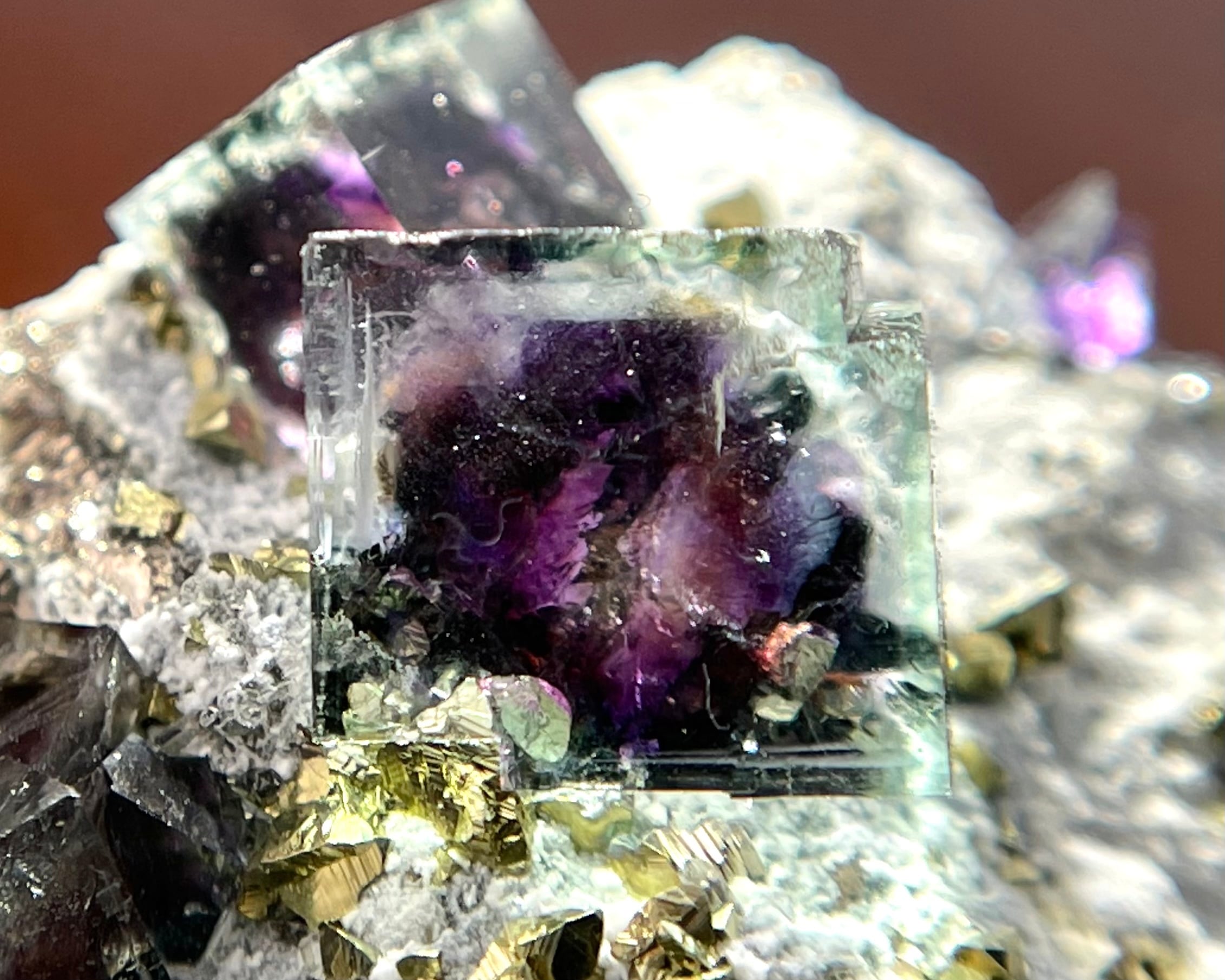 フローライト / キャルコパイライト / クォーツ【Fluorite with