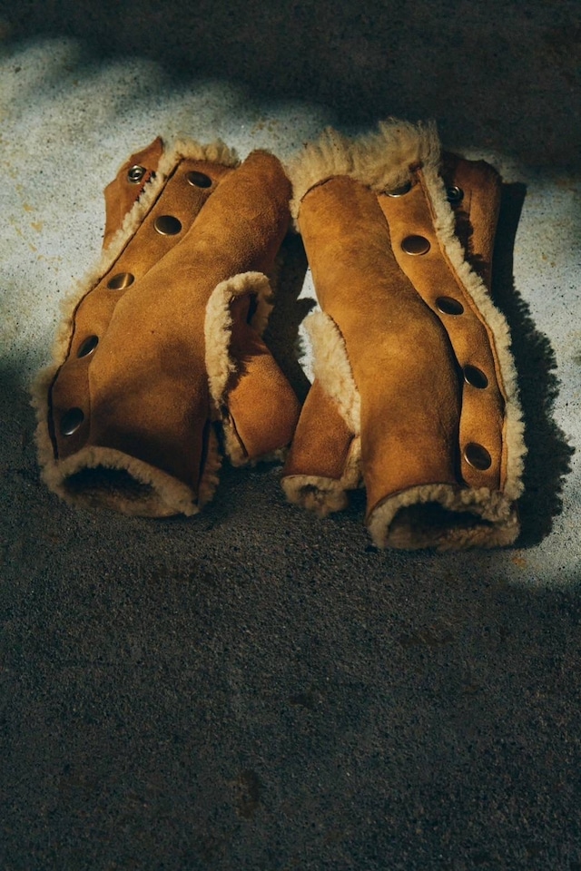 GOODKARMA DEVELOPMENT Reversible  Mouton Gloves "WHIPPLE" Camel