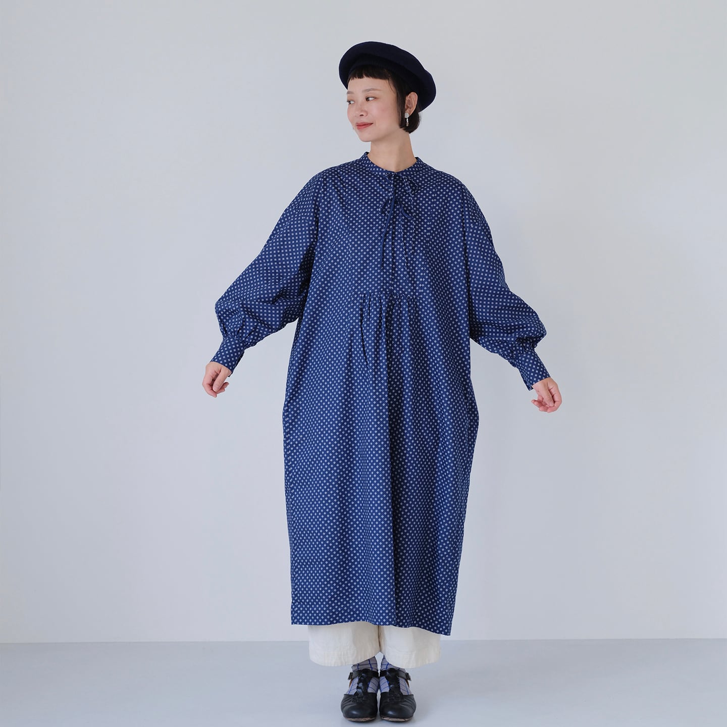 dookkara ブルーの小花柄ワンピース 日本式活性染め加工の3シーズン