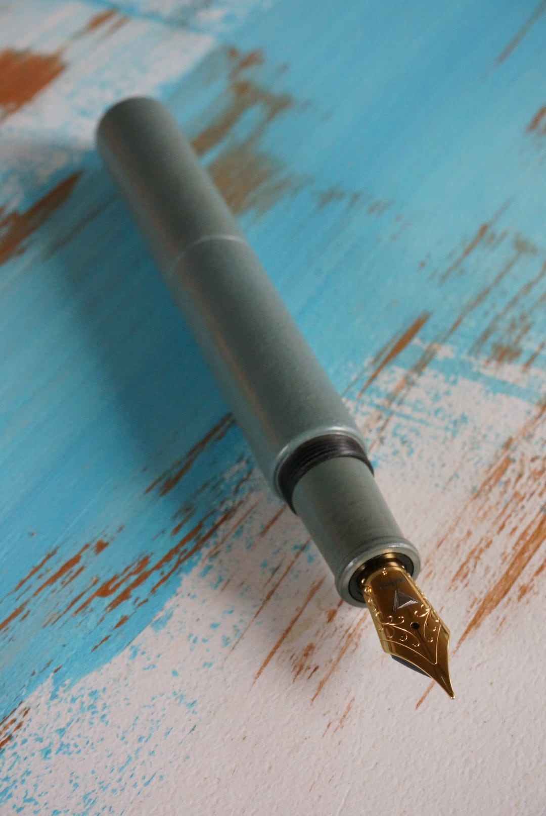 helico×中田陽平 漆塗り万年筆「青灰猫」炭粉叩き