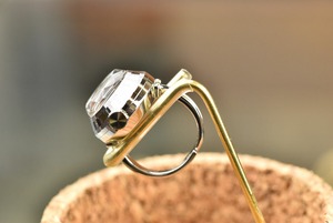 【ビンテージ時計】1975年6月製造　セイコー指輪時計　日本製　当時の定番モデル　おいしそうな葡萄色（パープル）の文字盤♪