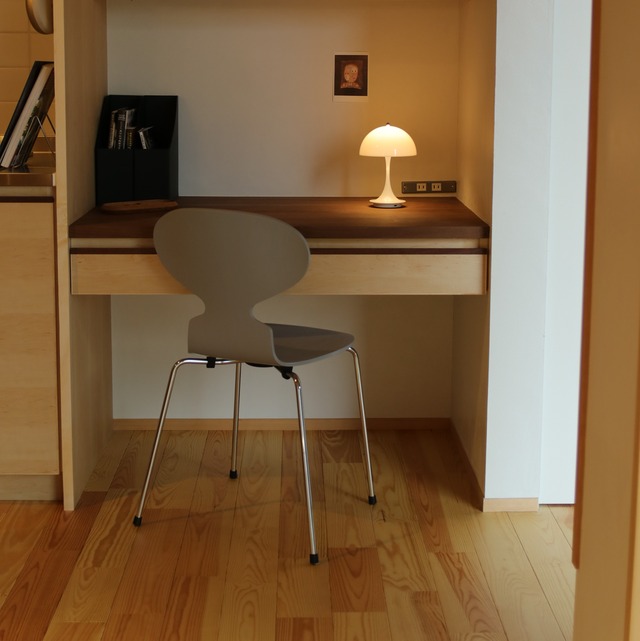 【アントチェア】FRITZ HANSEN／アリンコチェア／カラードアッシュ／ナイングレー／ダイニングチェア／北欧家具