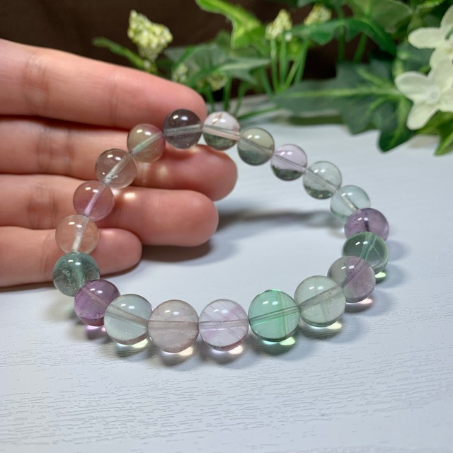 A81.透明☆可愛い色合い フローライト ブレスレット