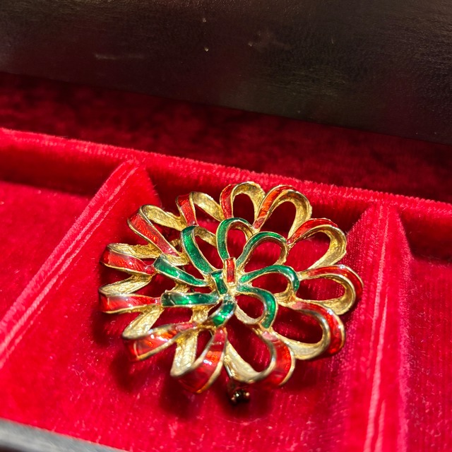 Christmas ribbon brooch