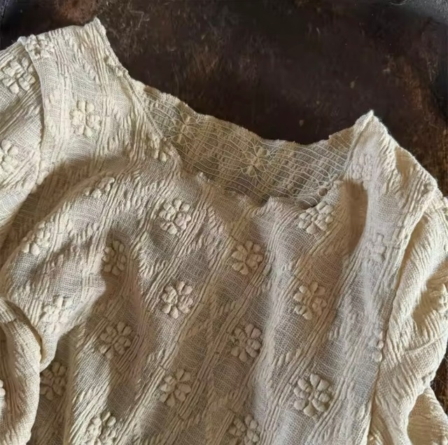 【取寄】レイヤードコーデにも大活躍!フラワーシアートップス