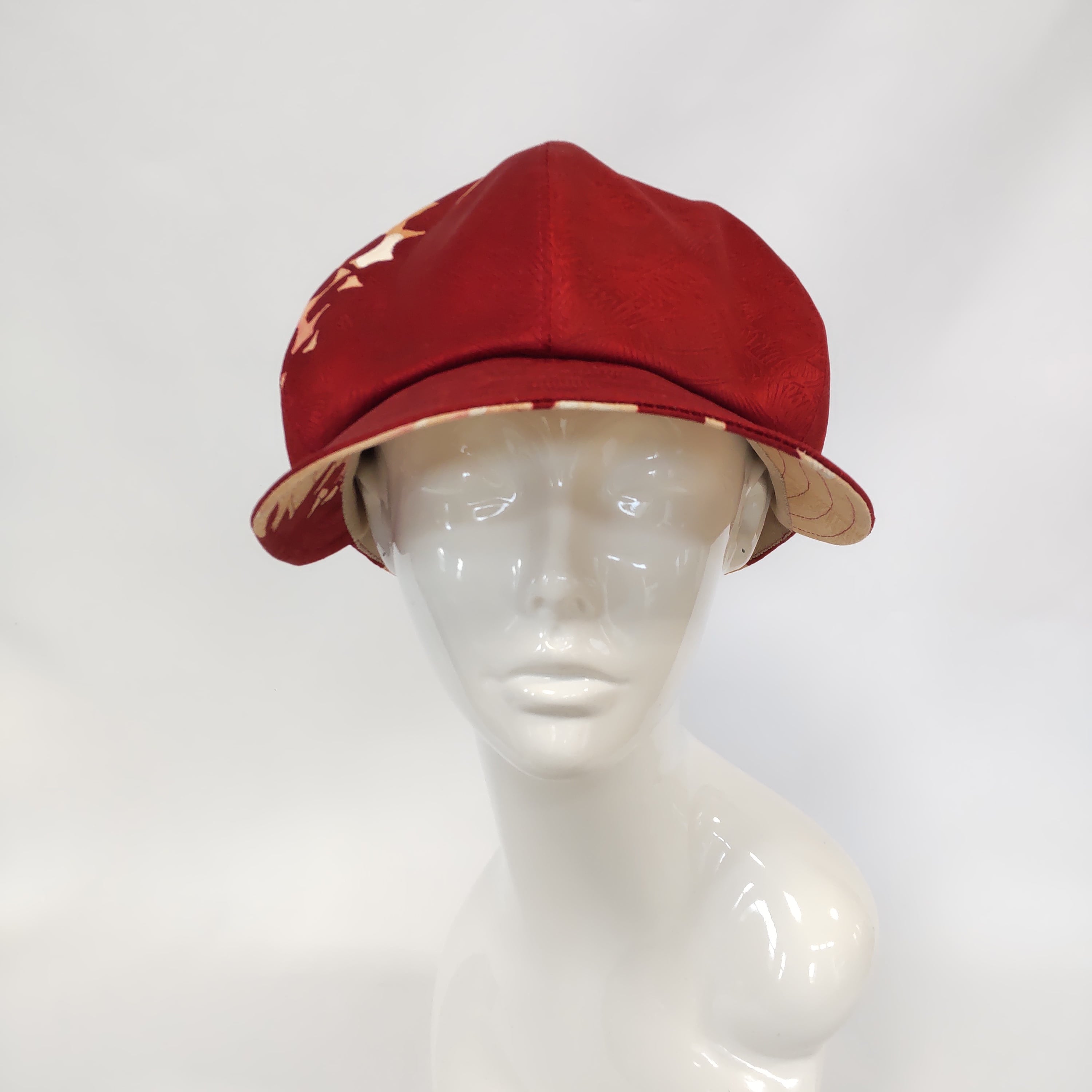 着物リメイク帽子：キャスケット／赤・薔薇の影絵・サイズ直し無料・国内送料無料／2210ca03