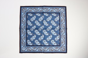 ≪Adamley≫　Pocket Square　ブルーオールドペイズリー