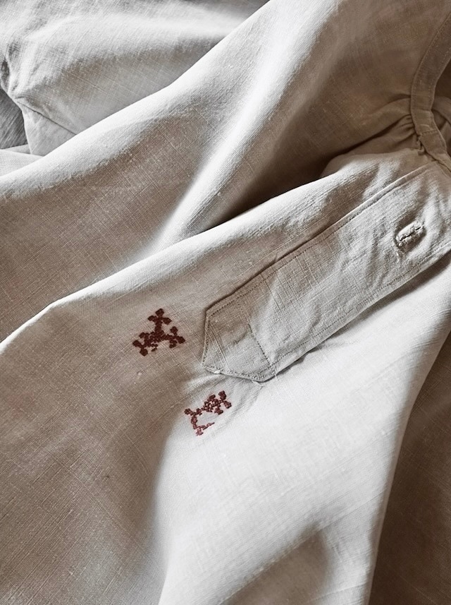 フランス 1900s 手織リネン 装飾的モノグラムと緩やかなワンピースa アンティーク