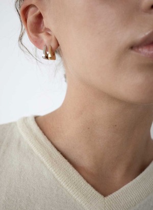 MARIA BLACK マリア・ブラック/ Tote Huggie Pierced Earring - Yellow Gold/ ピアス