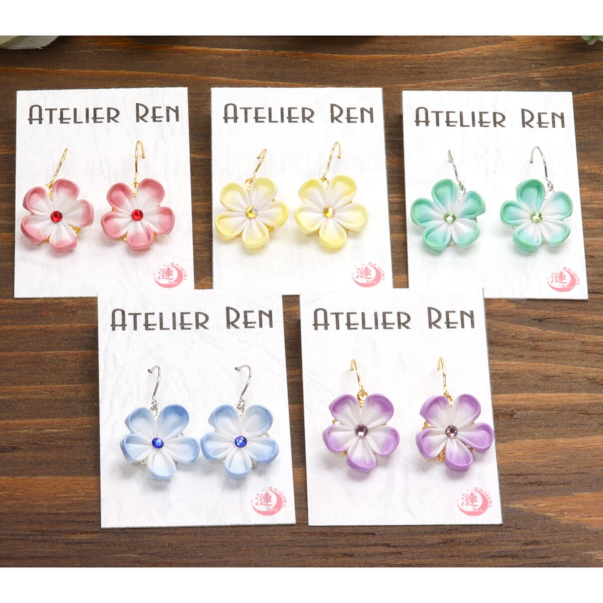 つまみ細工小花のピアス＜ハニーイエロー＞ イヤリングに無料交換