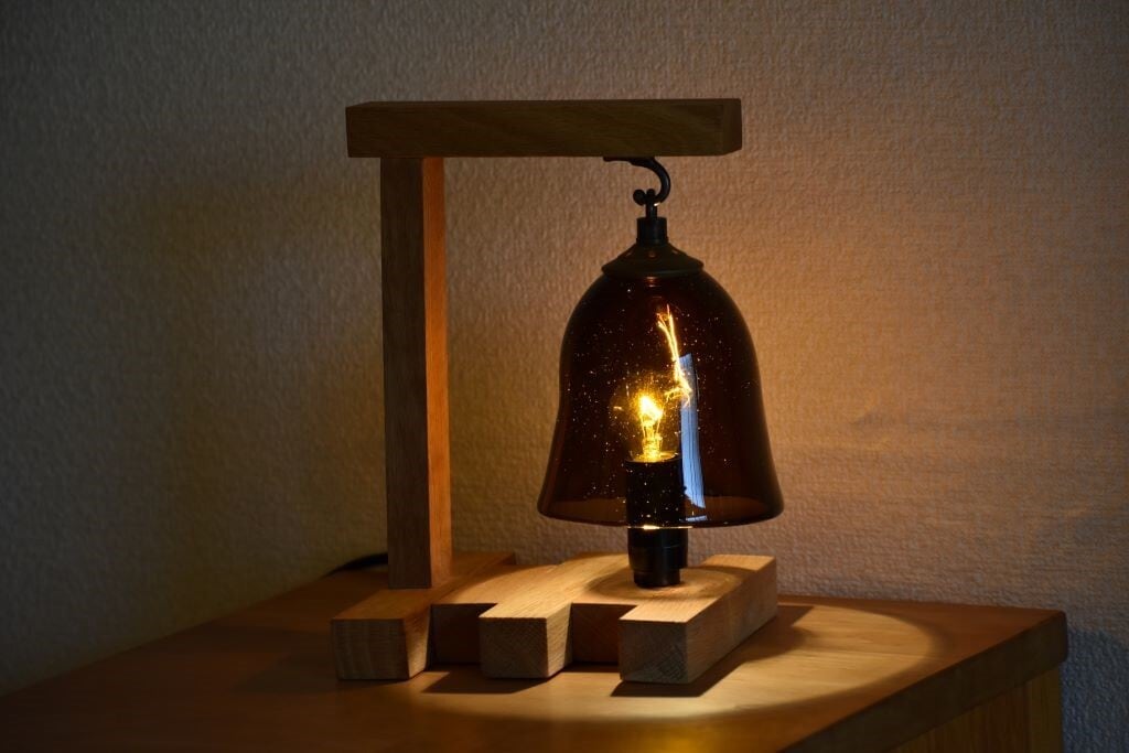 木とガラスのテーブルランプ【茶】 | ランプ ～吹きガラス工房 琥珀～