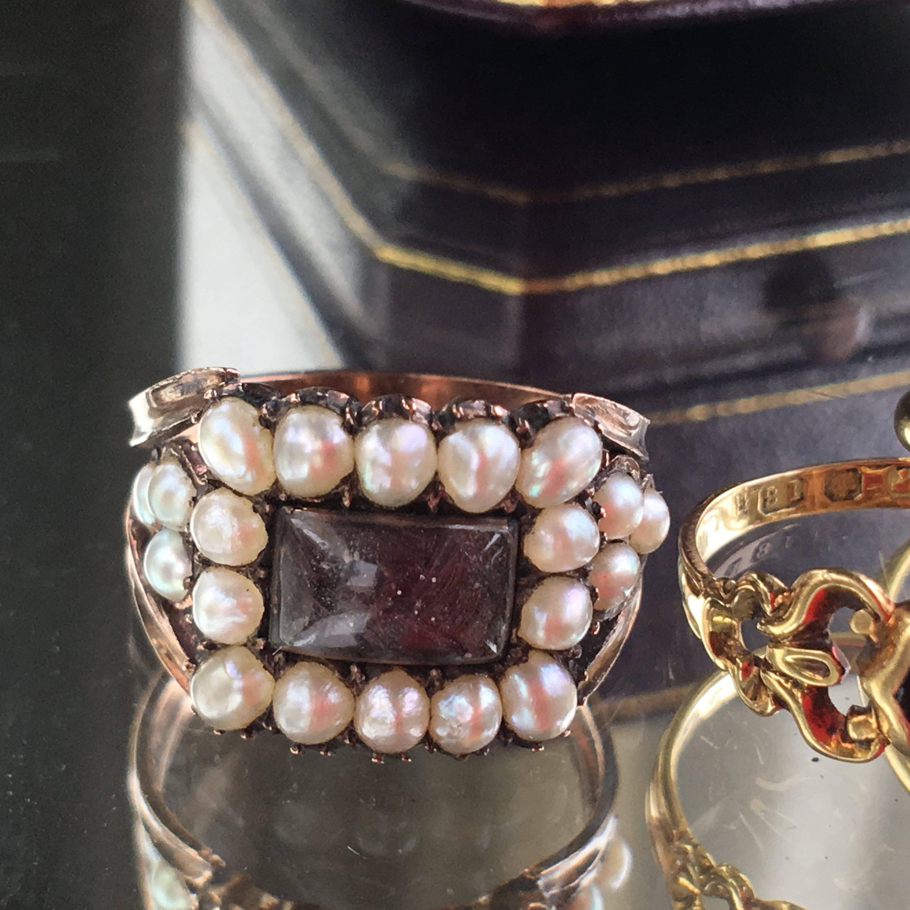 イギリスアンティーク 純銀フォトスタンド １９１３年ロンドン刻印 英国王室御用達 イギリスアンティーク 純銀フォトスタンド 1913年ロンドン