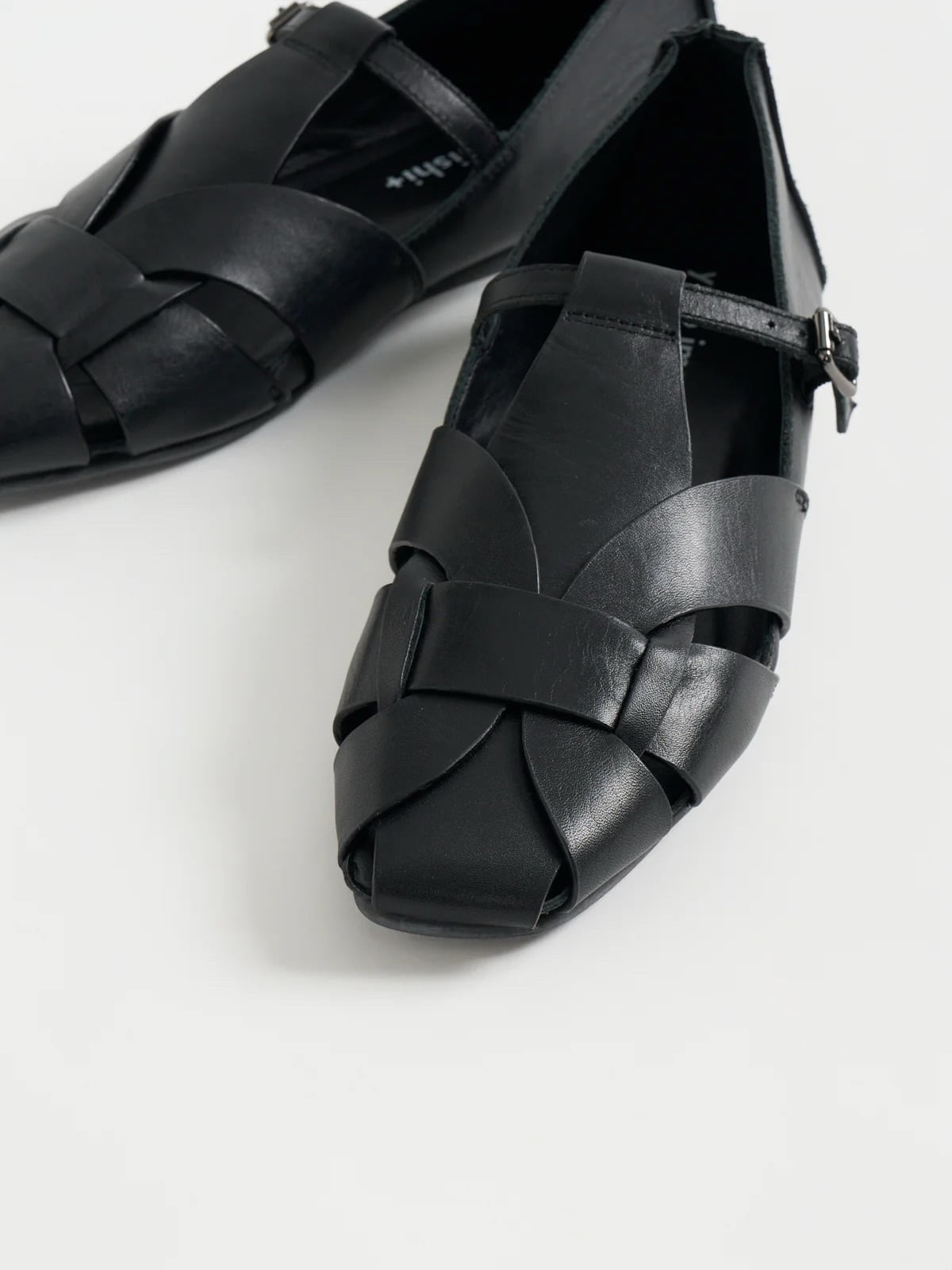 再入荷】yuko imanishi＋ / ソフトレザー クロスストラップサンダル